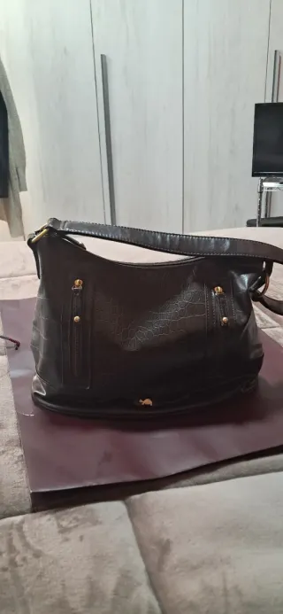 Borsa tote effetto coccodrillo marrone, zip.