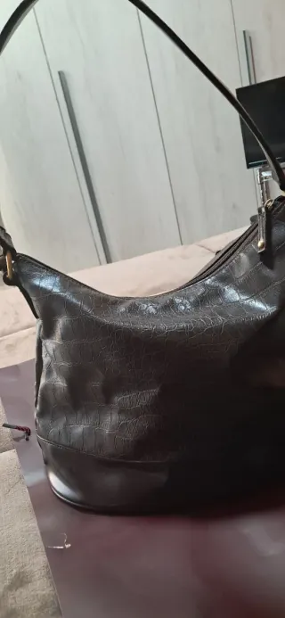 Borsa tote effetto coccodrillo marrone, zip.