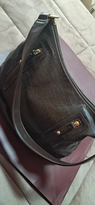 Borsa tote effetto coccodrillo marrone, zip.