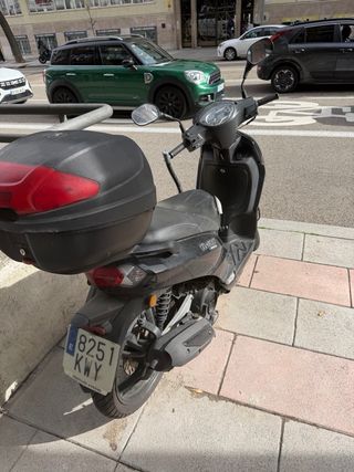 Peugeot Tweet 125cc Scooter Negra