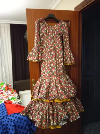 Traje de Gitana Rojo con Volantes