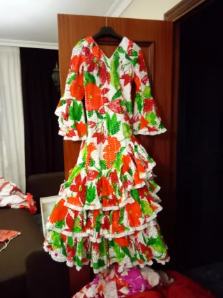 Traje de Gitana Rojo con Volantes