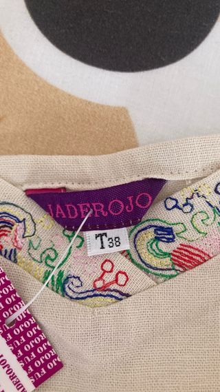 Top lencero beige con estampado floral