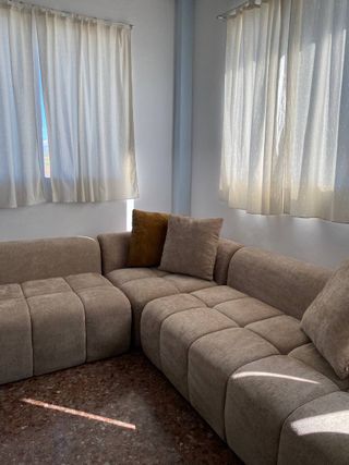 Sofá rinconera amplio beige