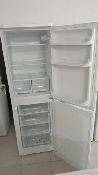 Nevera  Indesit