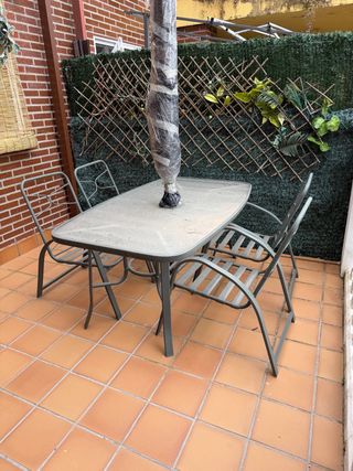 Tavolo da giardino con 4 sedie