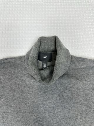 Jersey H&M Cuello Alto Gris
