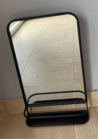 Espejo negro de entrada con estante