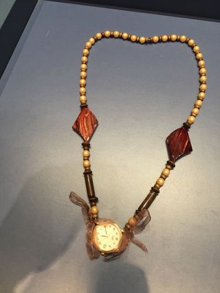 Collana vintage con orologio e perle