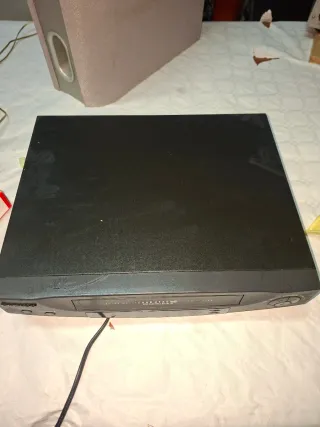 Video VHS Daewo con mando y colección del R Madrid