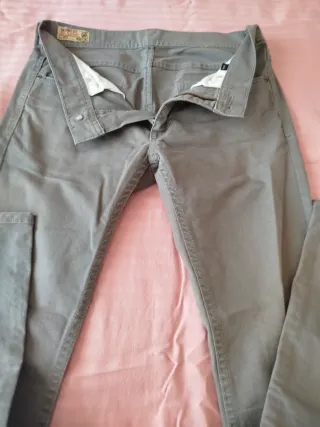 Pantalones grises