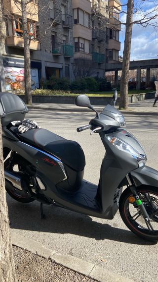 Honda SH 300i ABS con Top Box