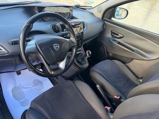 Lancia Ypsilon 2012 SOLO 135.000 km PEGATINA C 85€