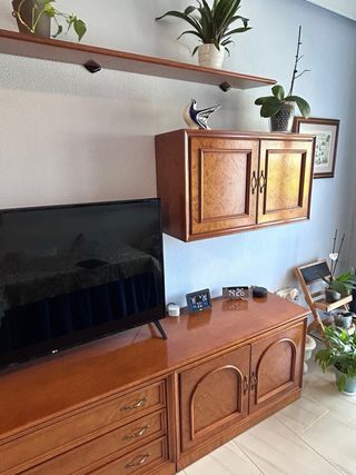 Mueble de salón madera y cristal