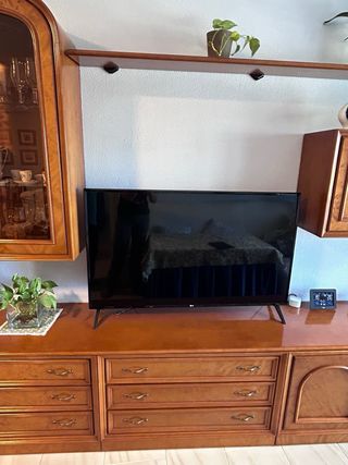 Mueble de salón madera y cristal