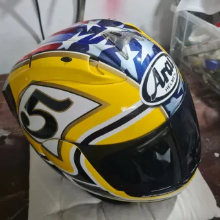 Casco Arai Negro y Amarillo
