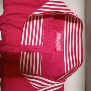 Falda rosa corta con volantes