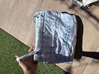 Bolso de mano blanco con lunares