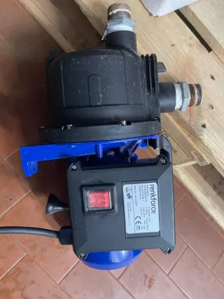 Pompa per piscina Renkforce 600W nuova