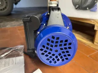 Pompa per piscina Renkforce 600W nuova