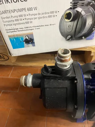 Pompa per piscina Renkforce 600W nuova