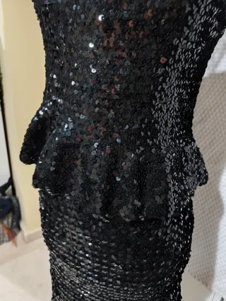 Falda y top negro con lentejuelas