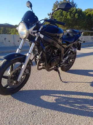 Moto naked Hyosung 125 Comet
