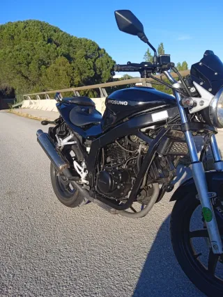 Moto naked Hyosung 125 Comet