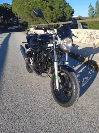 Moto naked Hyosung 125 Comet