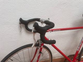 Bicicleta de carretera Colnago Roja