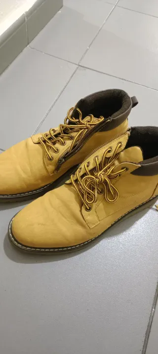 Botines caballero marrones y amarillos