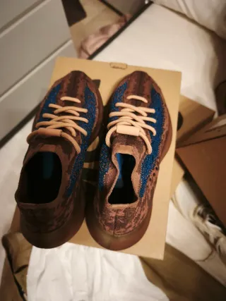 Adidas Yeezy Boost 380 Deportivas Marrones y Azule