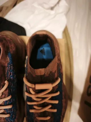 Adidas Yeezy Boost 380 Deportivas Marrones y Azule