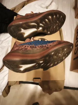 Adidas Yeezy Boost 380 Deportivas Marrones y Azule