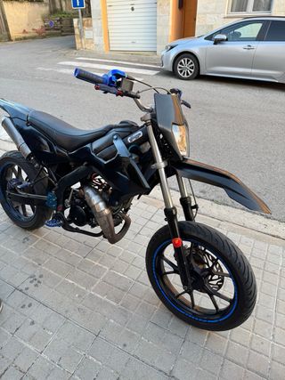 Rieju MRT 50 Supermotard Negra y Azul