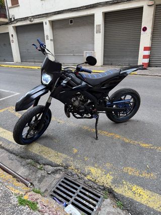 Rieju MRT 50 Supermotard Negra y Azul