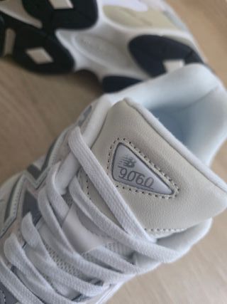 Tênis New Balance 9060 Bege Tam 43