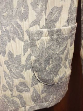 Blazer brocado gris y blanco talla XL