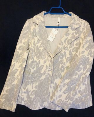 Blazer brocado gris y blanco talla XL