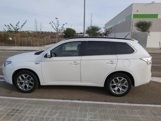 Mitsubishi Outlander PHEV 2.0 Kaiteki 4WD