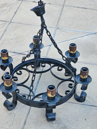 Lámpara rústica de metal negra