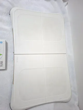 Tabla Wii Balance Board + Juego Wii Fit