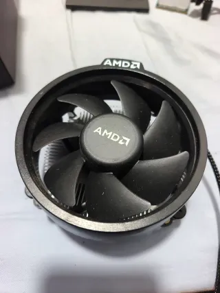 AMD Ryzen 5 3600 con Disipador