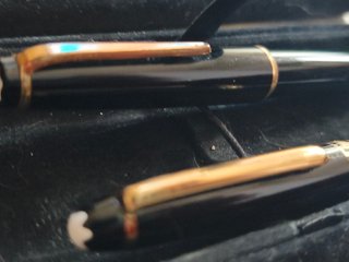 Elegante astuccio con 2 penne Montblanc