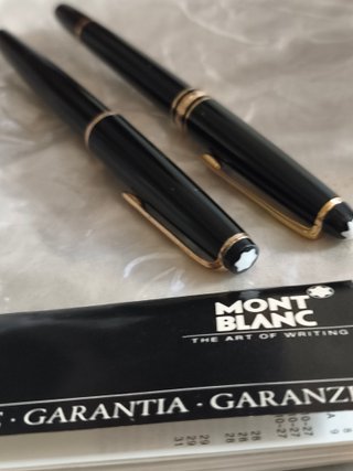 Elegante astuccio con 2 penne Montblanc