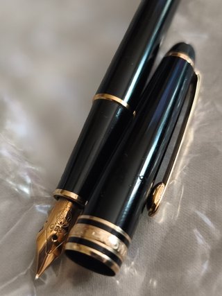 Elegante astuccio con 2 penne Montblanc