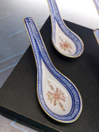 Cucharas de porcelana china.