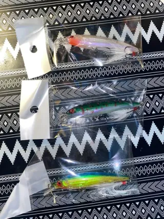 Señuelos de pesca variados