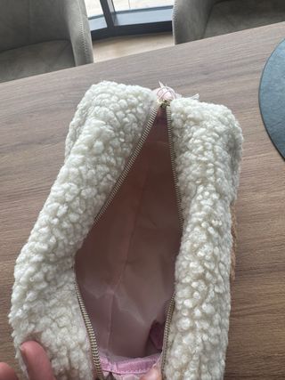 Beauty case in peluche con cuore