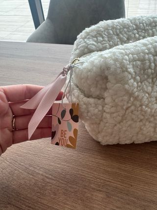 Beauty case in peluche con cuore